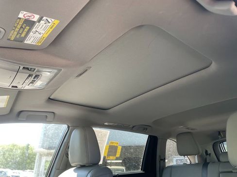 Used 2017 Toyota Highlander Limited AWD/4WD image 24