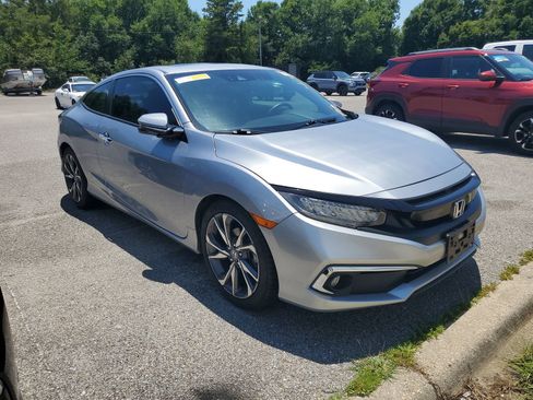 Used 2019 Honda Civic Touring image 1