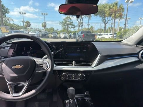 Used 2025 Chevrolet Trax LT w/ Driver Confidence Package FWD image 9