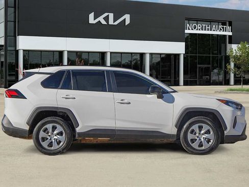 Used 2021 Toyota RAV4 LE image 7