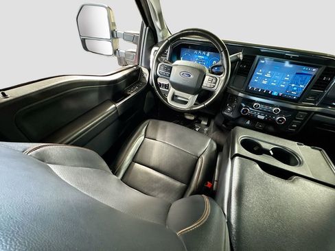 Used 2025 Ford F350 Lariat image 16