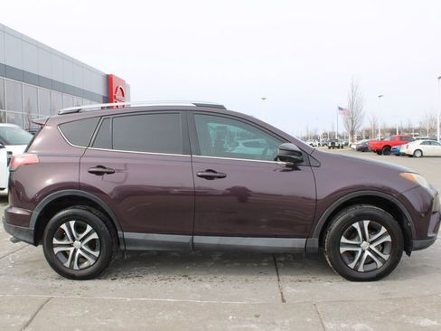 Used 2018 Toyota RAV4 LE image 6