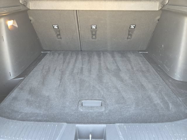 Used 2025 Chevrolet Trax LT FWD image 32