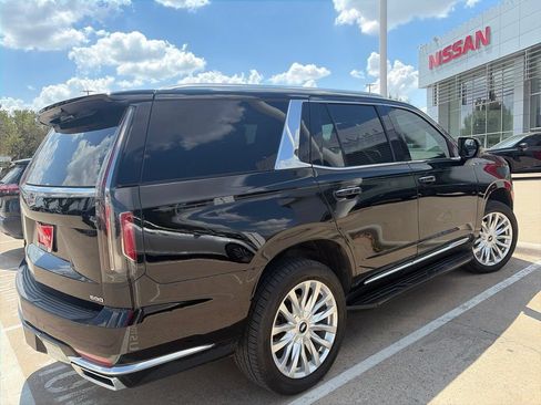 Used 2022 Cadillac Escalade Luxury AWD/4WD image 7