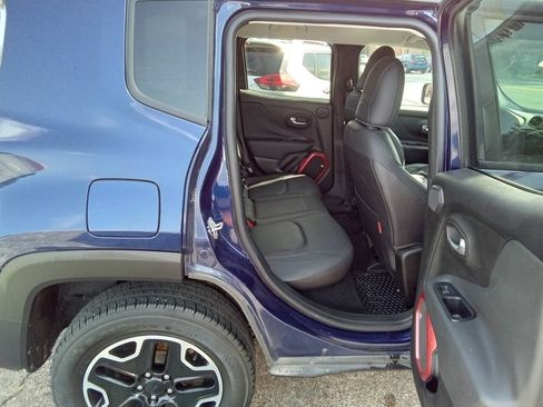 Used 2016 Jeep Renegade Trailhawk w/ Premium Trailhawk Package AWD/4WD image 6