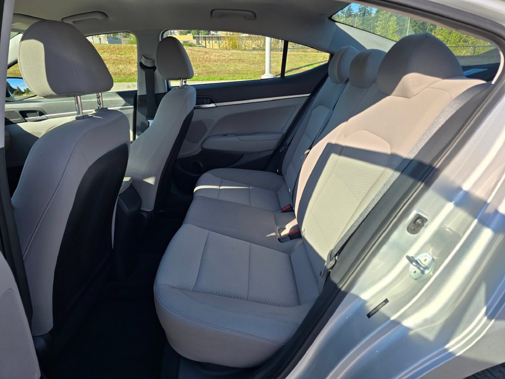 Used 2019 Hyundai Elantra SE FWD image 12