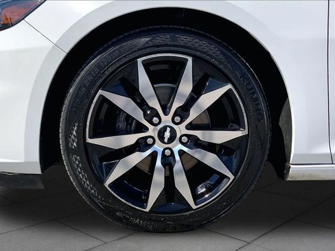 Used 2017 Chevrolet Malibu LT w/ Leather Package FWD image 11