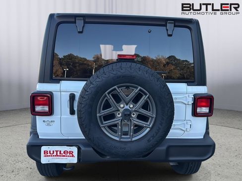 Used 2024 Jeep Wrangler Sport S image 4