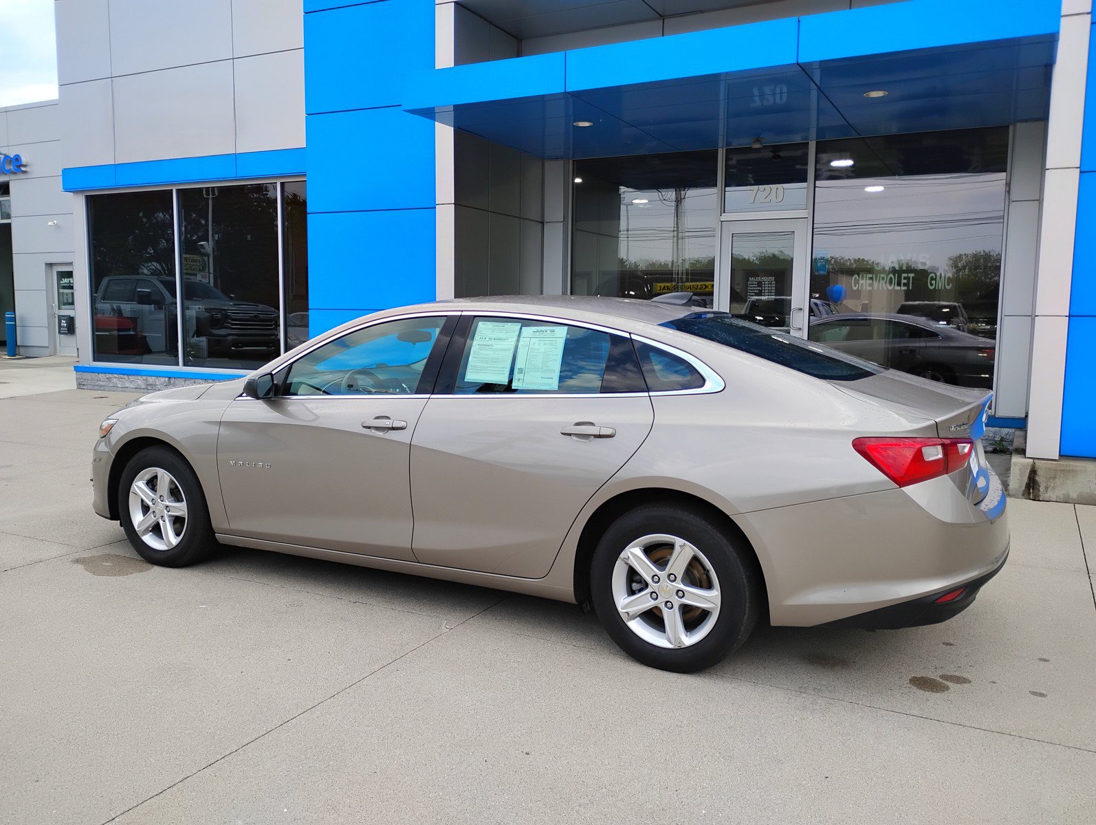 Used 2022 Chevrolet Malibu LS FWD image 11