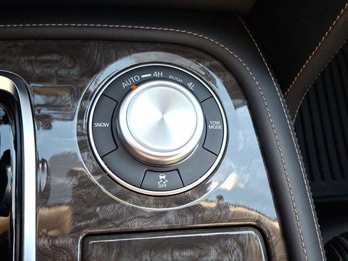 Used 2024 Nissan Armada Platinum w/ Captain's Chairs Package image 26