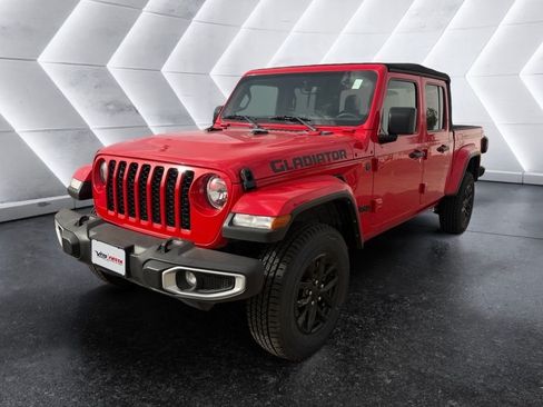 Used 2023 Jeep Gladiator Sport AWD/4WD image 5
