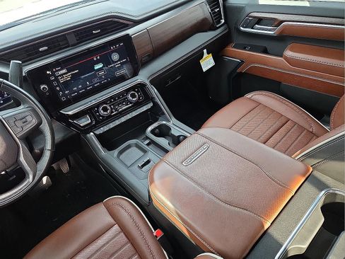 Used 2024 GMC Sierra 3500 Denali Ultimate image 12