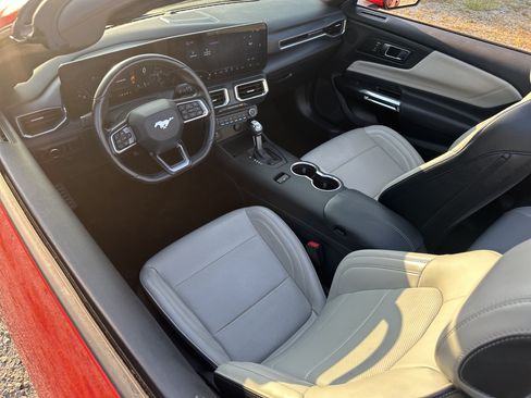 Used 2025 Ford Mustang Premium RWD image 18