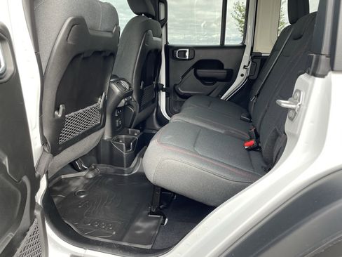 Used 2024 Jeep Wrangler Unlimited Rubicon w/ Convenience Group image 18