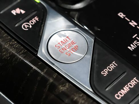 Used 2019 BMW 330i Sedan w/ Convenience Package image 22