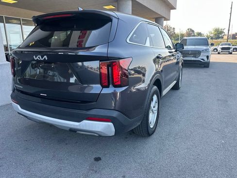 Used 2025 Kia Sorento LX FWD image 5