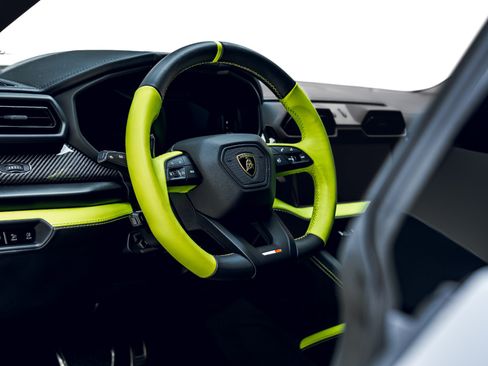Used 2025 Lamborghini Urus SE AWD/4WD image 37