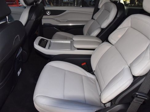 New 2025 Lincoln Navigator Reserve image 14