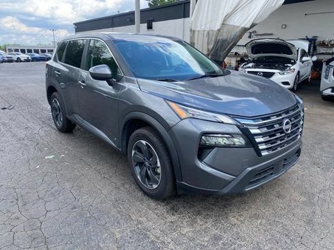 Used 2025 Nissan Rogue SV AWD/4WD image 2