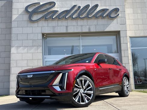 Used 2024 Cadillac Lyriq Luxury w/ LPO, Floor Liner Package AWD/4WD image 11