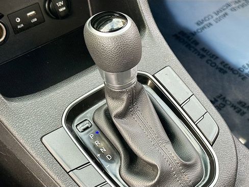 Used 2018 Hyundai Elantra GT image 16