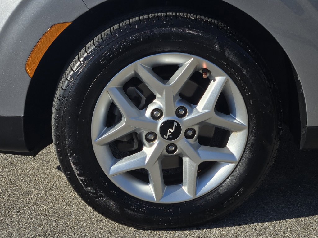 Used 2022 Kia Soul LX w/ Technology Package FWD image 14