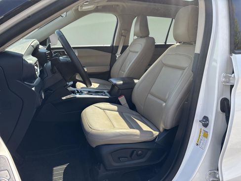 Used 2023 Ford Explorer XLT w/ Equipment Group 202A AWD/4WD image 36