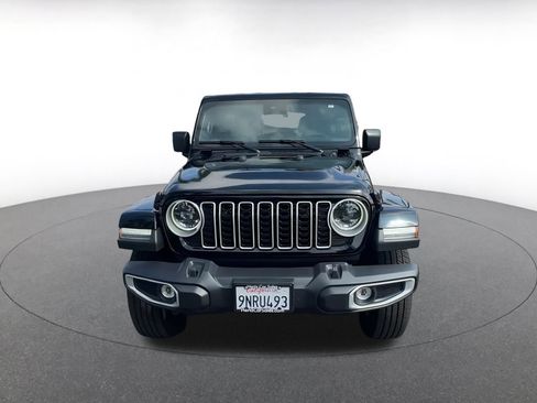 Used 2025 Jeep Wrangler Sahara image 4