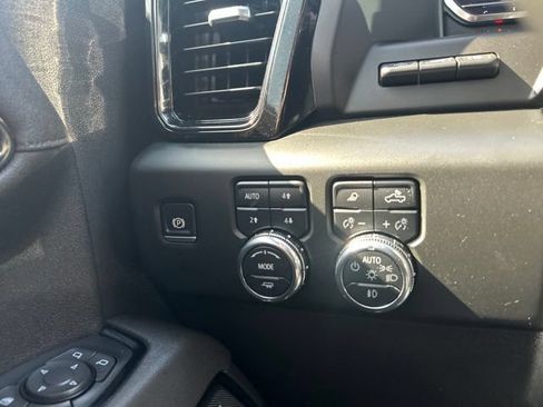 Used 2025 GMC Sierra 1500 AT4 w/ Technology Package AWD/4WD image 22
