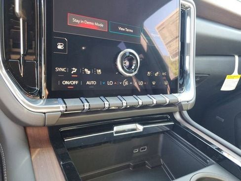 New 2026 GMC Yukon Denali w/ Denali Reserve Package AWD/4WD image 23