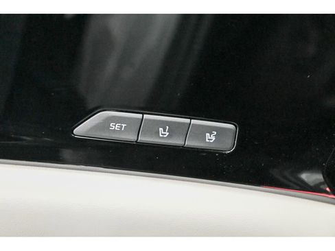 Used 2022 Kia Carnival SX Prestige image 35