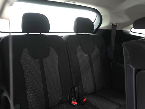 Used 2022 Kia Sorento LX image 11