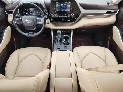 Used 2021 Toyota Highlander XLE FWD image 27