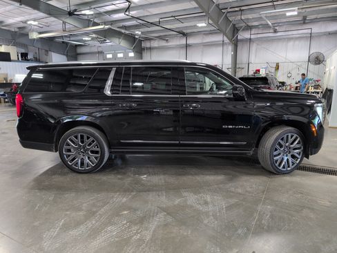 Used 2026 GMC Yukon XL Denali Ultimate AWD/4WD image 2