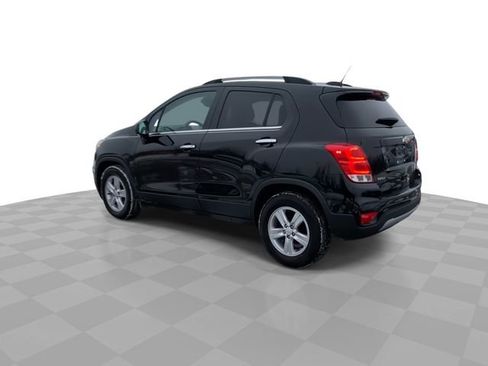 Used 2020 Chevrolet Trax LT w/ Sun & Sound Package image 8