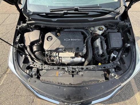 Certified 2018 Chevrolet Cruze LT w/ Convenience Package FWD image 10
