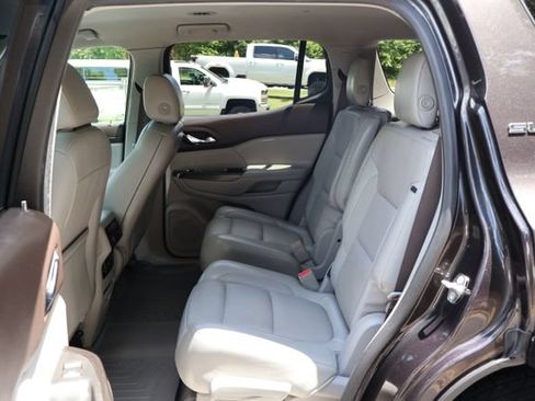 Used 2019 GMC Acadia SLT AWD/4WD image 18