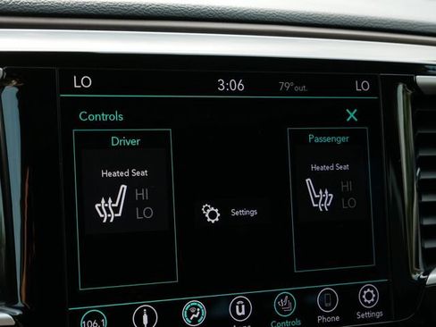 Used 2018 Chrysler Pacifica Touring-L FWD image 29