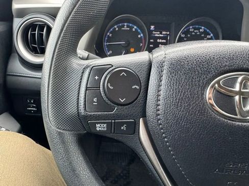 Used 2018 Toyota RAV4 LE image 23