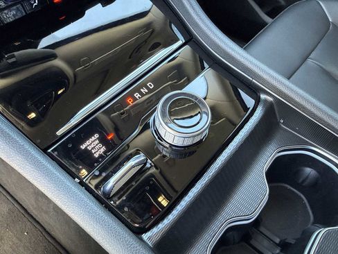 Used 2024 Jeep Grand Cherokee Limited image 13