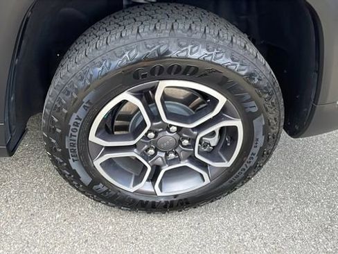 Used 2023 Jeep Grand Cherokee Trailhawk w/ Luxury Tech Group III image 32