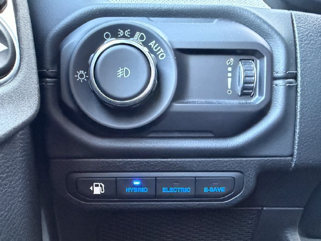 Used 2024 Jeep Wrangler Unlimited Sahara AWD/4WD image 29