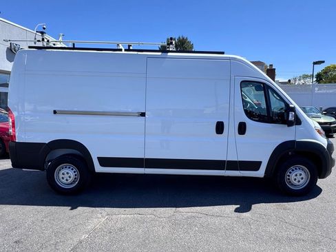 Used 2025 RAM ProMaster 2500 w/ Convenience Group FWD image 9