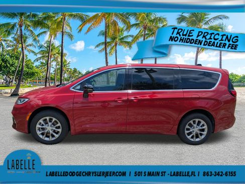 Used 2025 Chrysler Pacifica Select AWD/4WD image 7