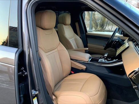 Used 2024 Land Rover Range Rover Sport SE image 8