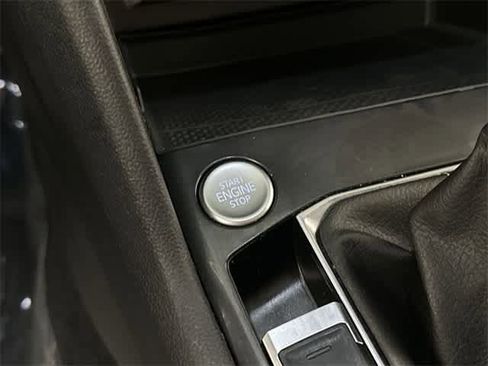 Certified 2022 Volkswagen Tiguan SE w/ Panoramic Sunroof Package image 12