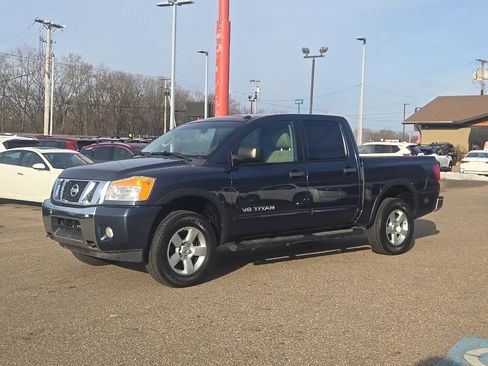 Used 2015 Nissan Titan SV w/ SV Value Truck Package image 4