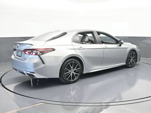 Used 2021 Toyota Camry SE w/ Cold Weather Package AWD/4WD image 6