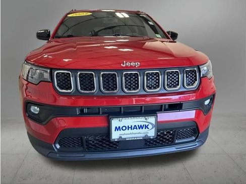 Used 2023 Jeep Compass Latitude w/ Convenience Group AWD/4WD image 2