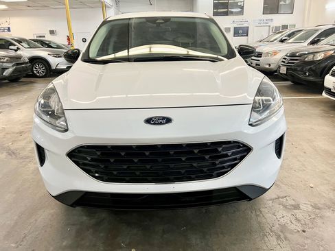 Used 2021 Ford Escape SE w/ SE Sport Appearance Package FWD image 2